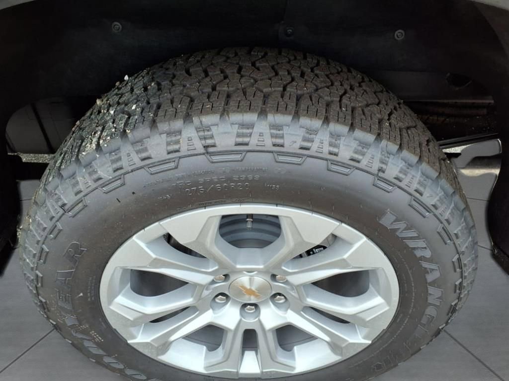 2025 Chevrolet Silverado 1500 LTZ photo 9