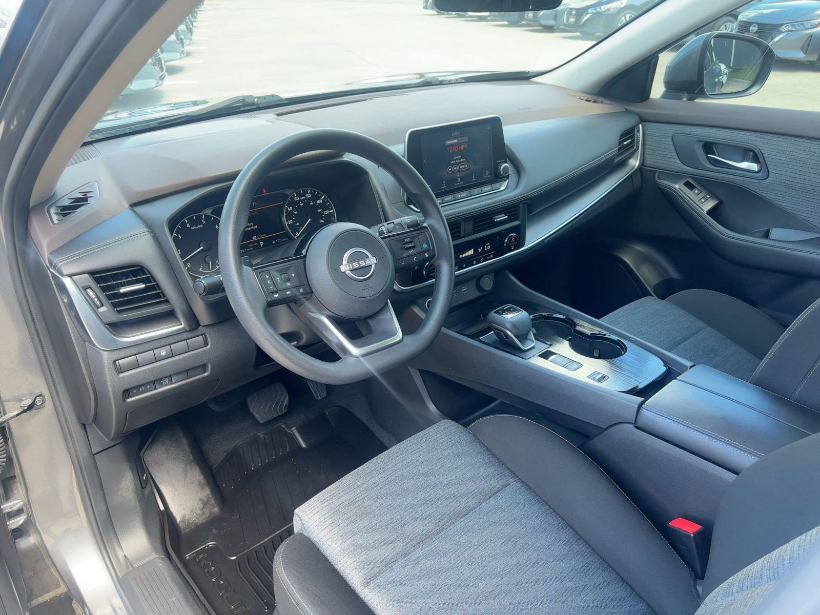 2023 Nissan Rogue SV photo 4