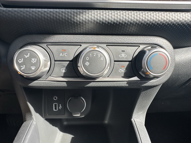 2025 Nissan Kicks Play S photo 21