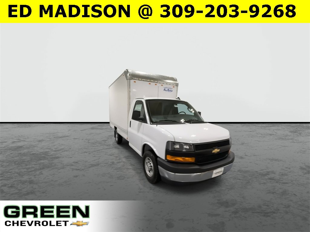 2025 Chevrolet Express Cutaway 3500 photo 2