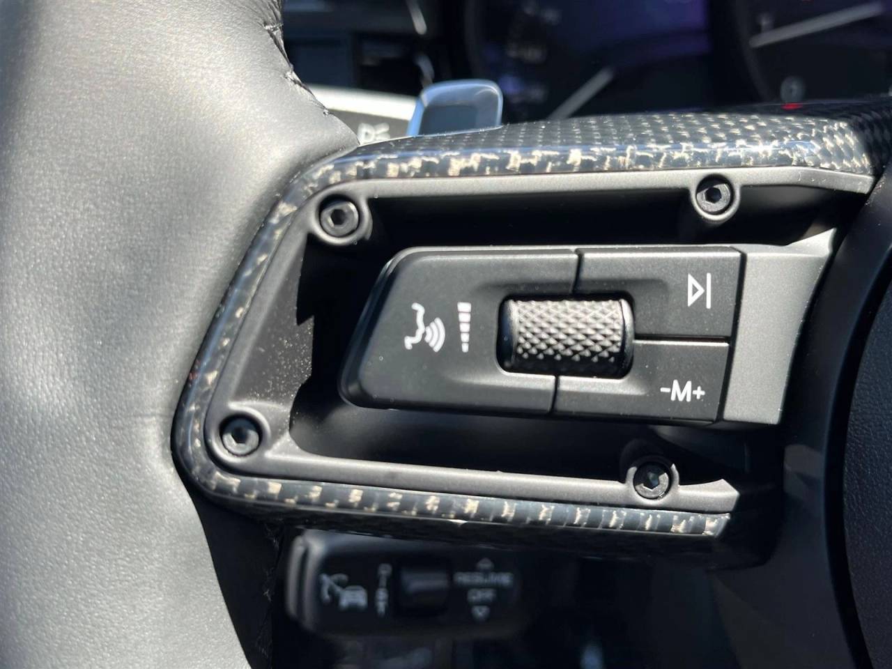 2025 Porsche Macan T photo 11