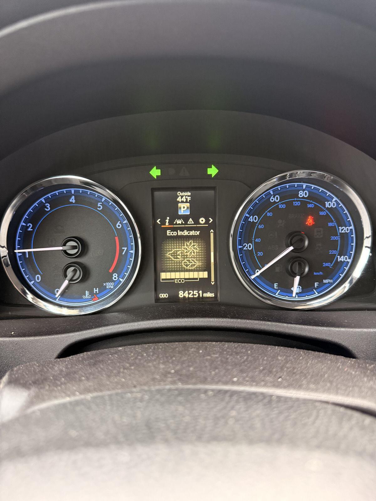 2018 Toyota Corolla SE photo 3