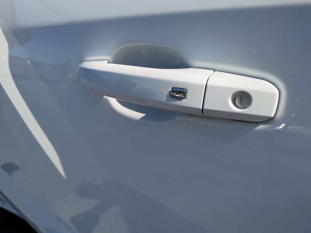 2021 Chevrolet Silverado 1500 RST photo 2