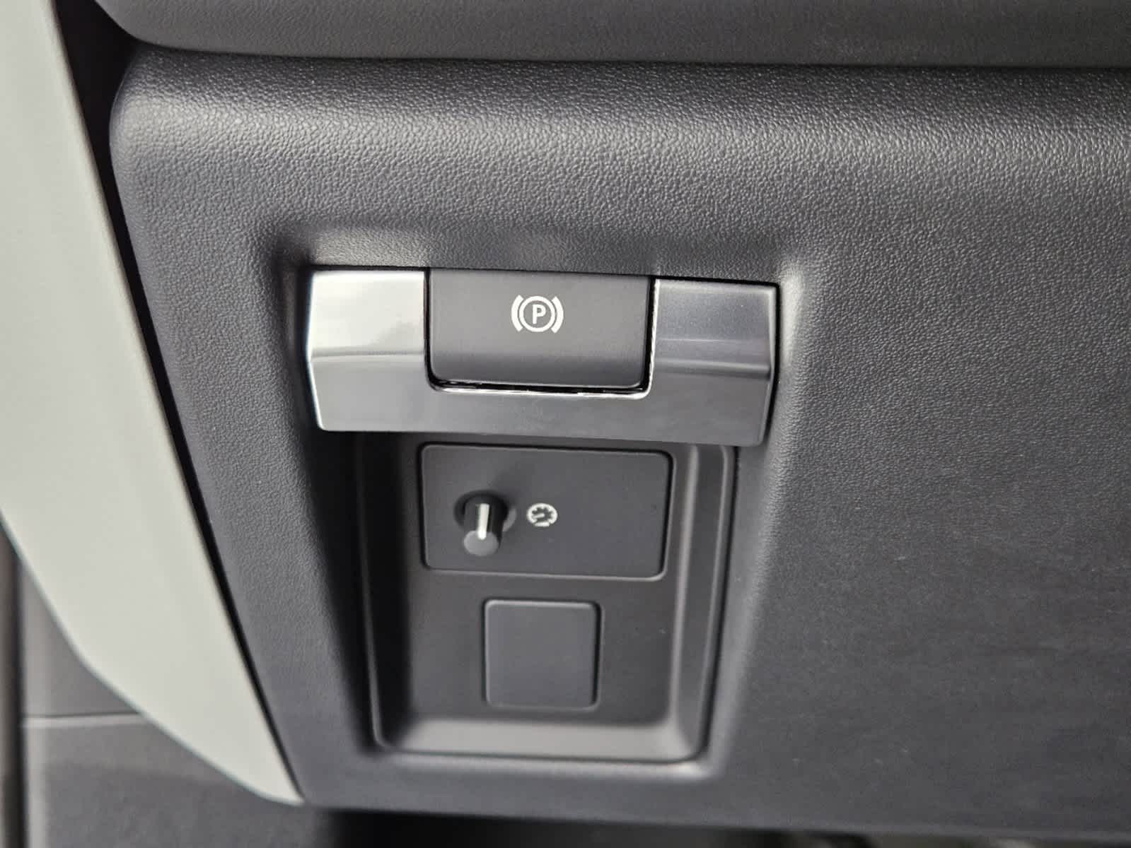 2025 Land Rover Defender 110 X-Dynamic SE photo 19