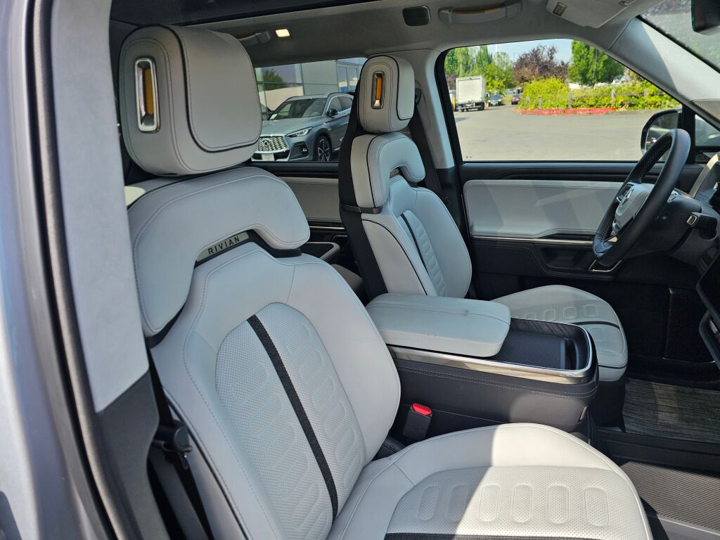 2023 Rivian R1S Adventure photo 11