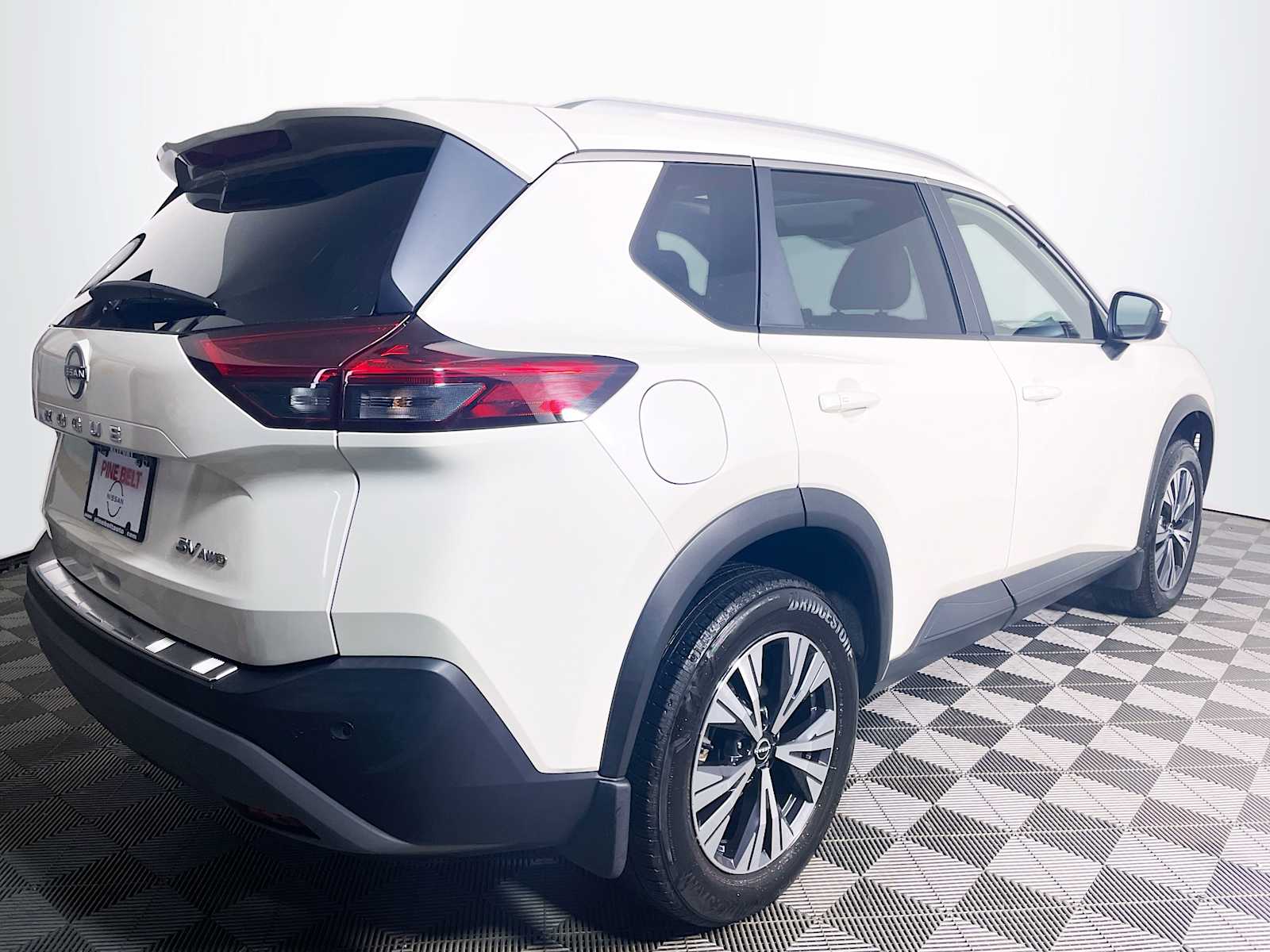 2022 Nissan Rogue SV photo 4