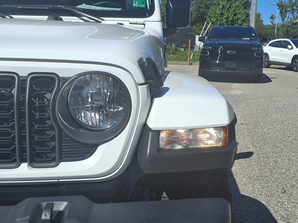 2024 Jeep Gladiator Sport photo 3