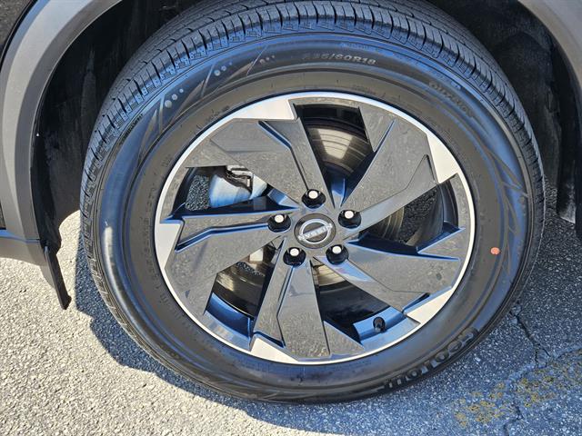 2024 Nissan Rogue SV photo 7