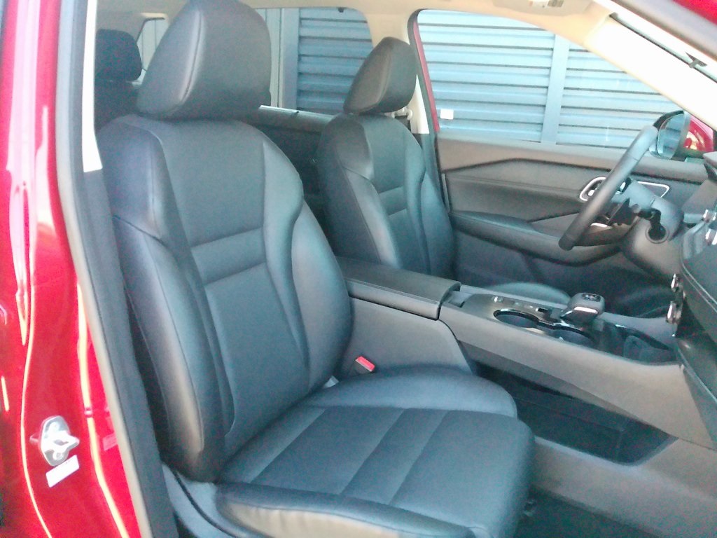 2021 Nissan Rogue SV photo 12