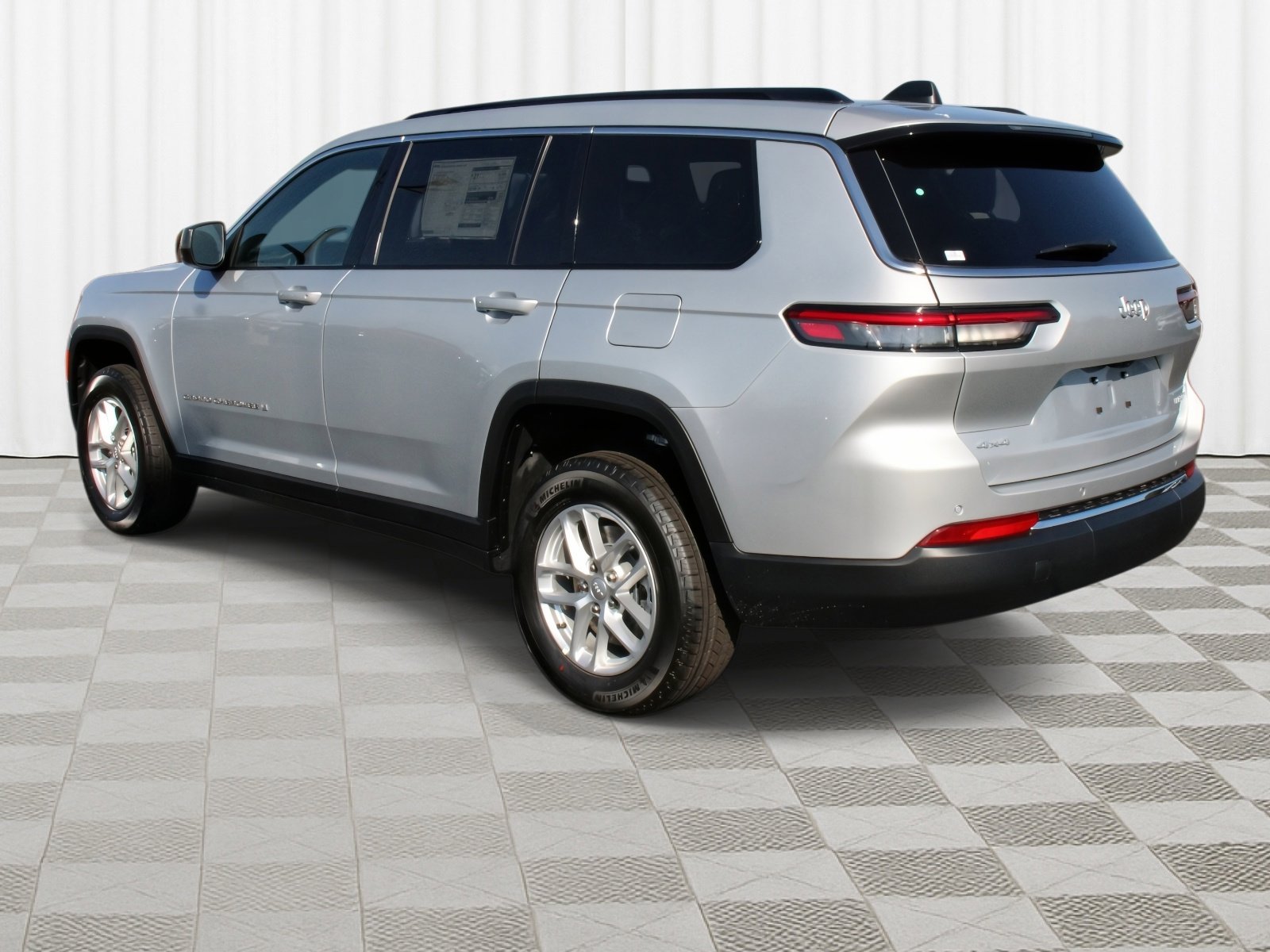 2025 Jeep Grand Cherokee Laredo X photo 9