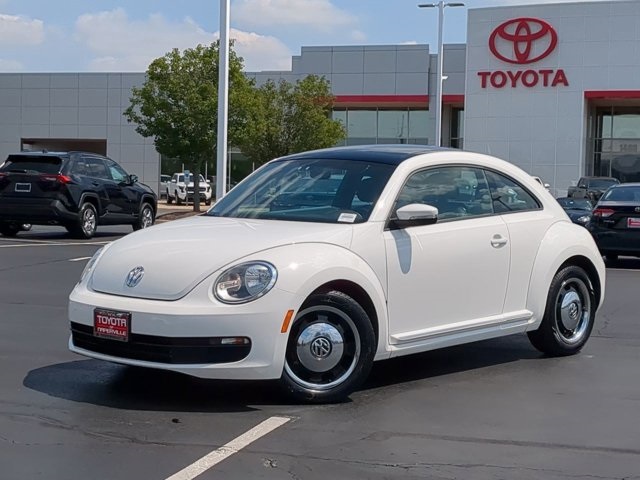 Used 2013 Volkswagen Beetle 2.5 with VIN 3VWJP7AT4DM655957 for sale in Naperville, IL