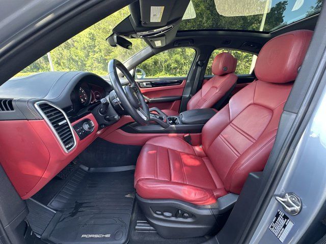 2023 Porsche Cayenne Coupe Base photo 7