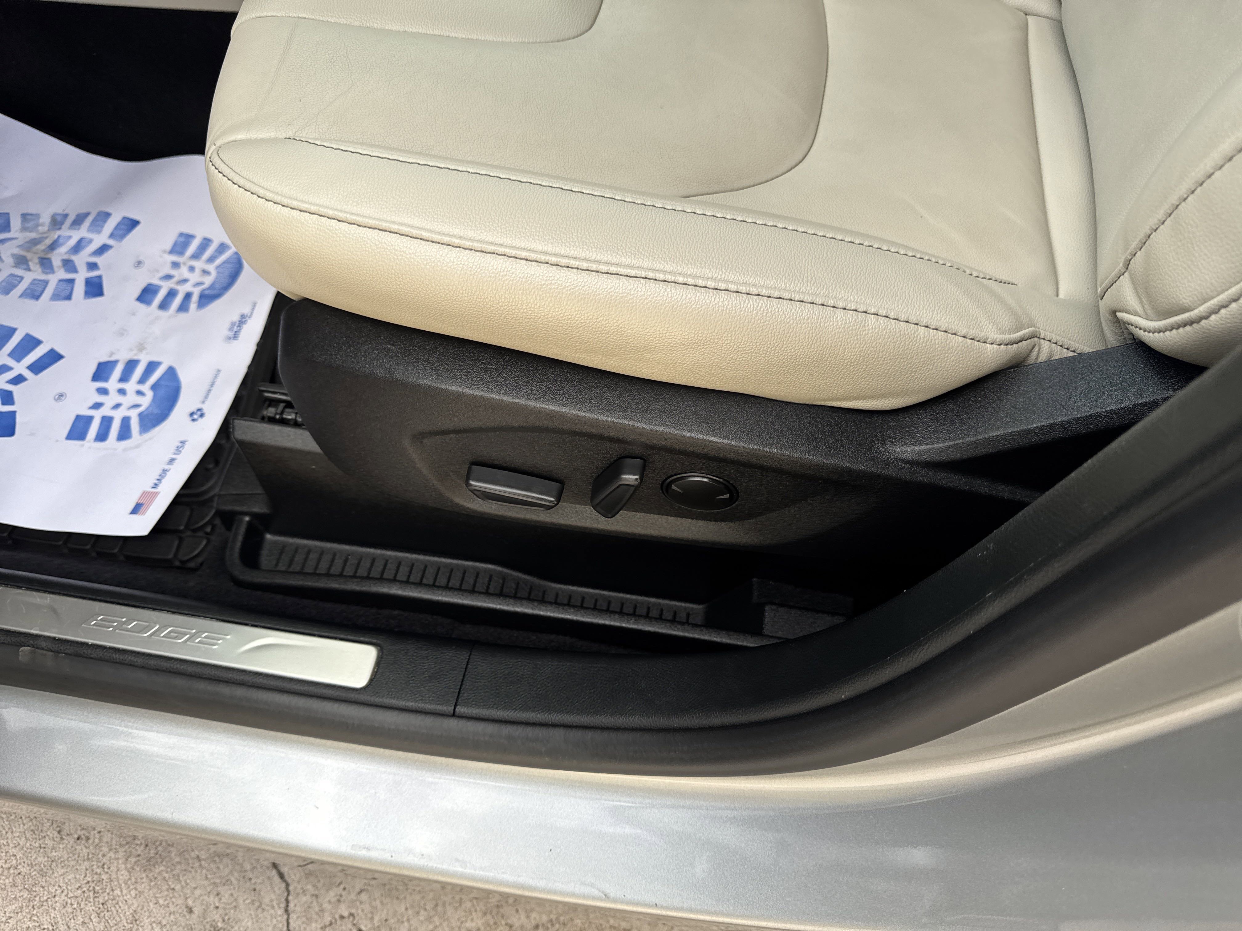 2022 Ford Edge Titanium photo 5