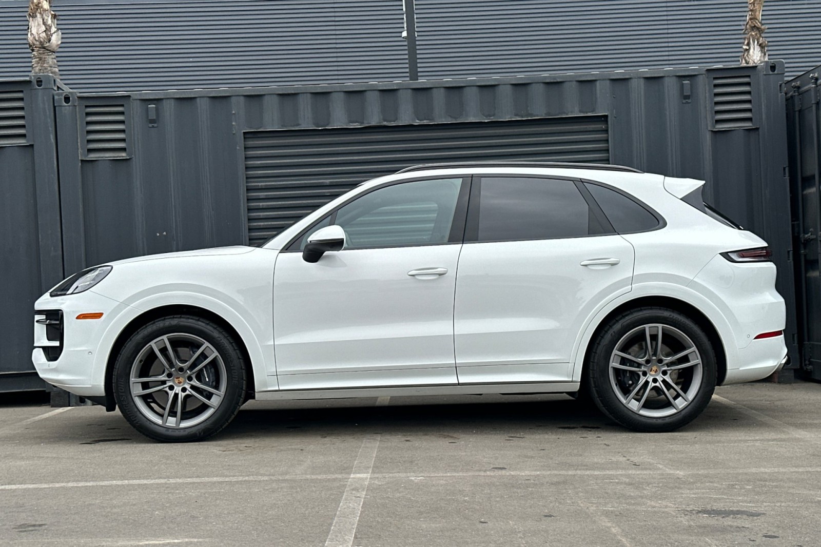 2025 Porsche Cayenne Turbo photo 2