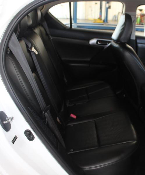 2013 Lexus CT 200h photo 23