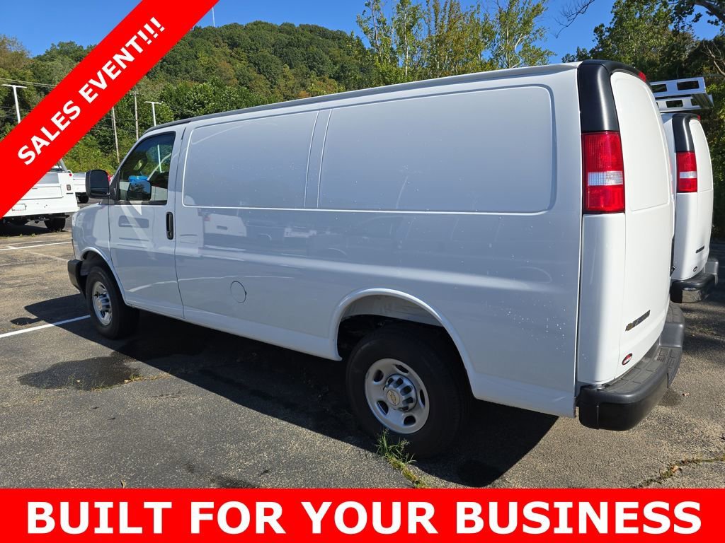 2025 Chevrolet Express 2500 Work Van Cargo photo 2