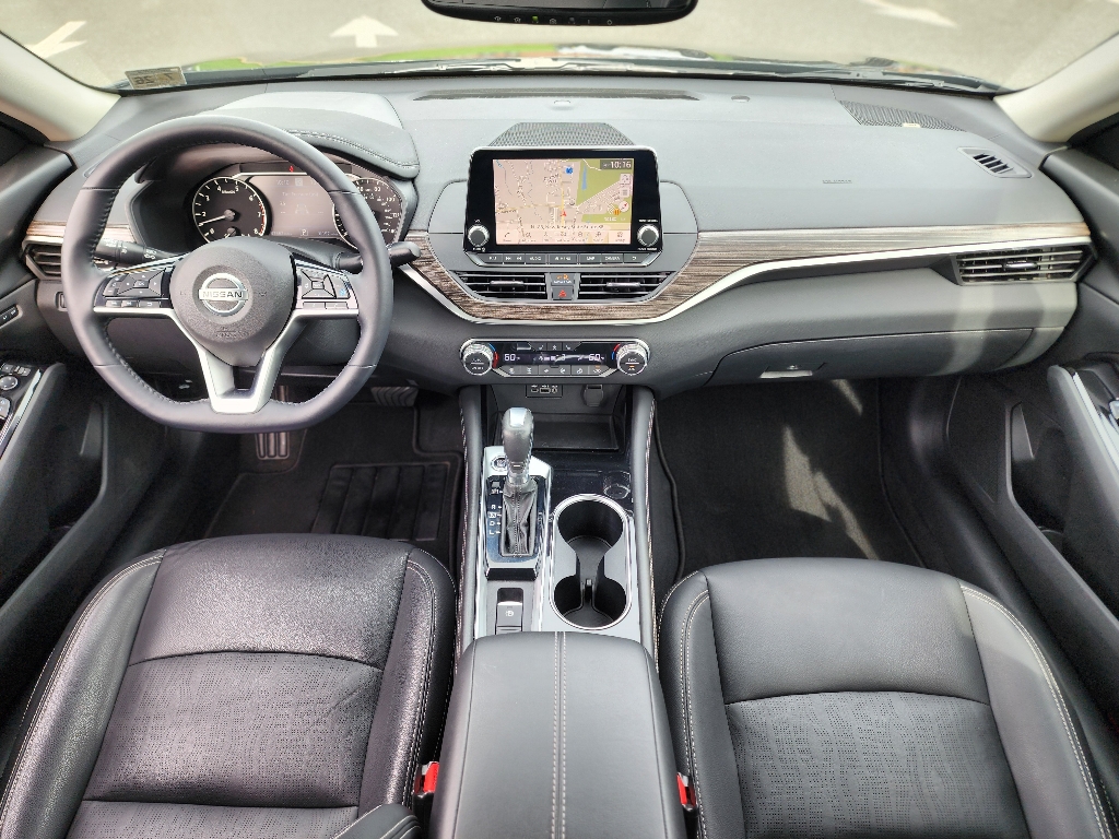 2021 Nissan Altima 2.5 Platinum photo 2