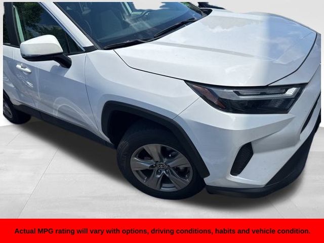 2024 Toyota RAV4 XLE photo 5