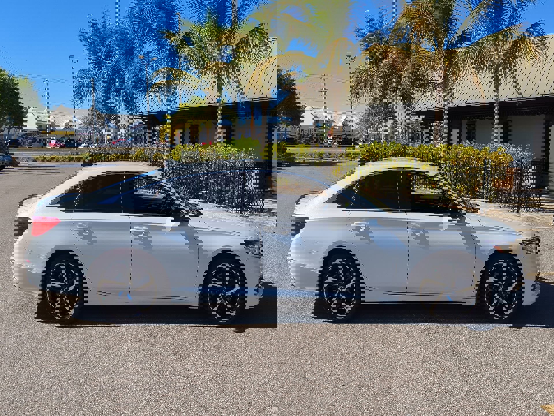 2022 Honda Accord Sport photo 4