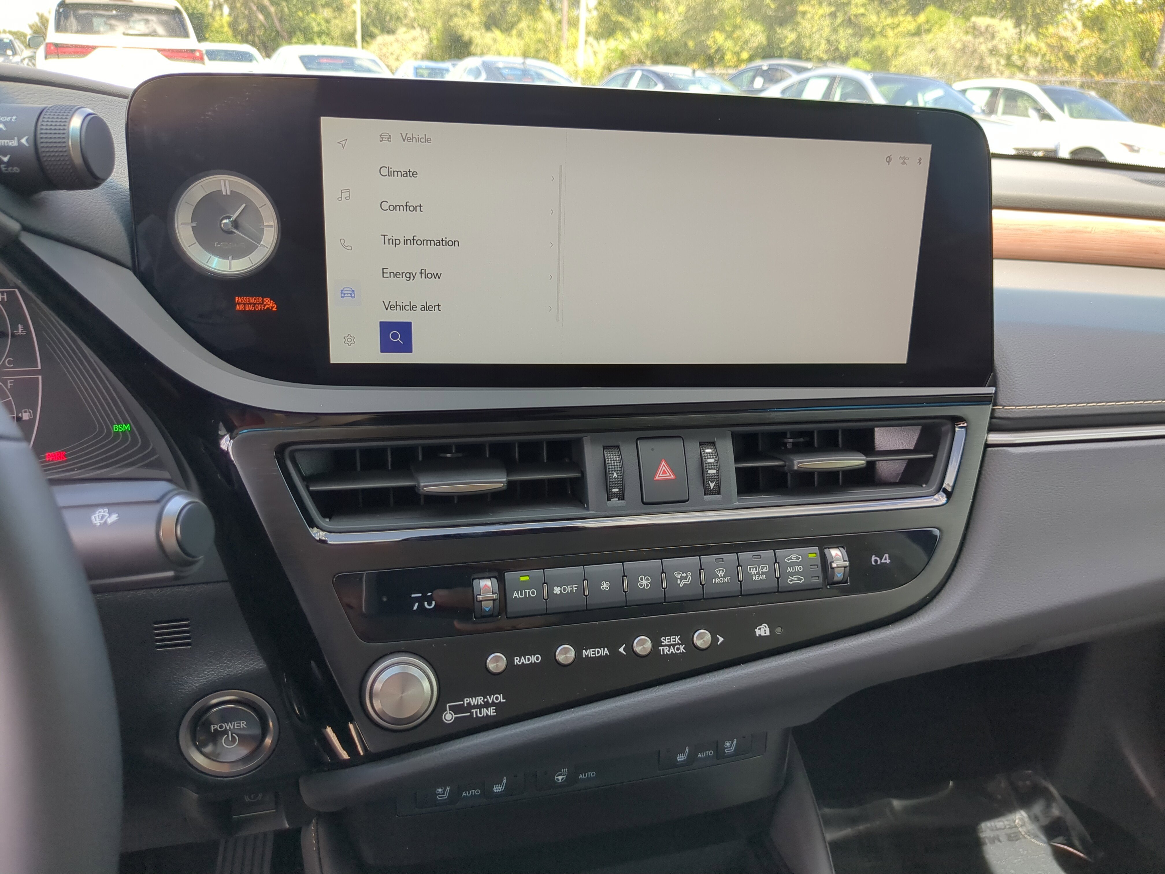 2025 Lexus ES 300h photo 19