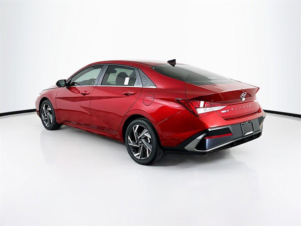 2025 Hyundai Elantra SEL Convenience photo 4