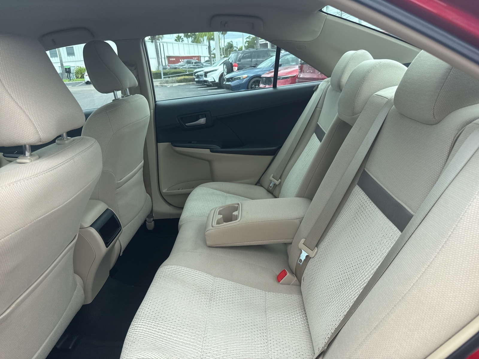 2014 Toyota Camry SE photo 9