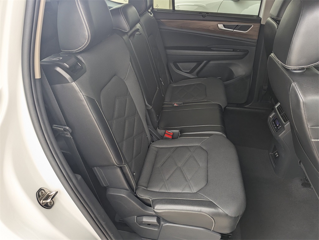 2024 Volkswagen Atlas SE Technology photo 33