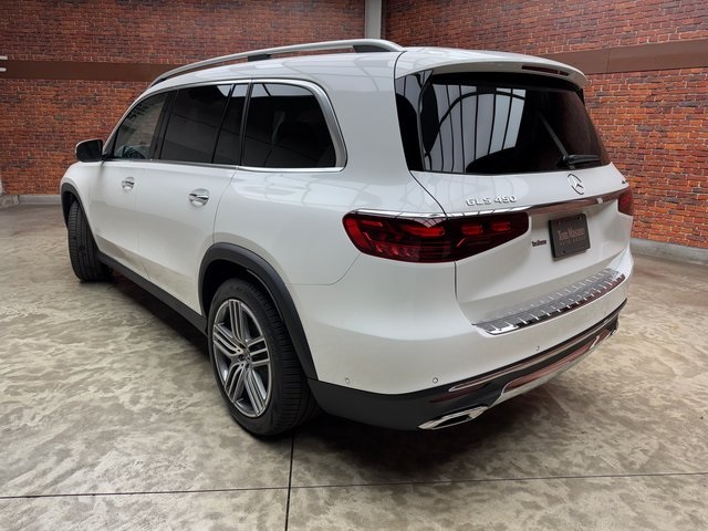 2026 Mercedes Benz GLS 450 4MATIC photo 2