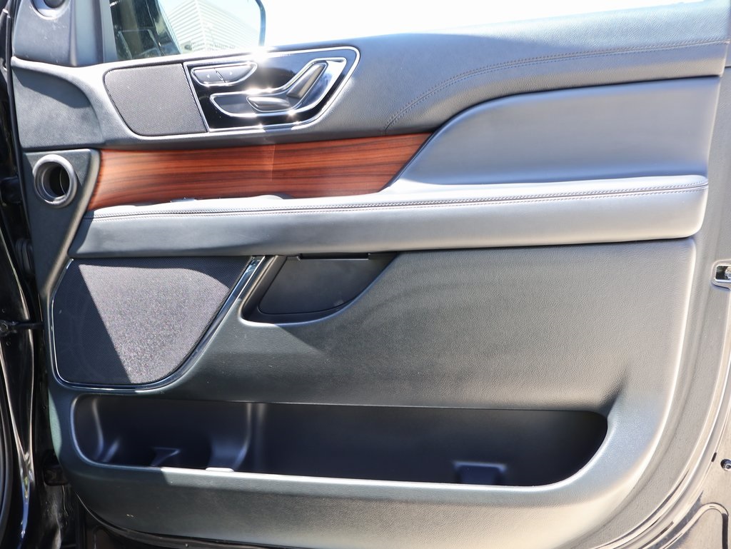 2024 Lincoln Navigator L Standard photo 8