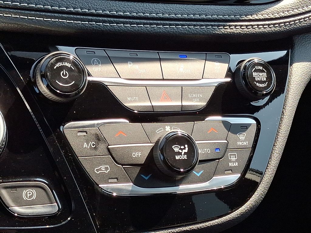 2026 Chrysler Pacifica photo 14