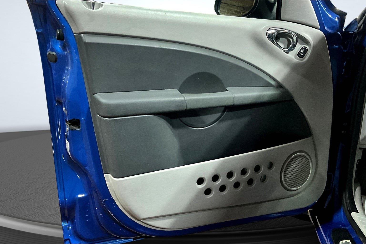 2007 Chrysler PT Cruiser Touring photo 17