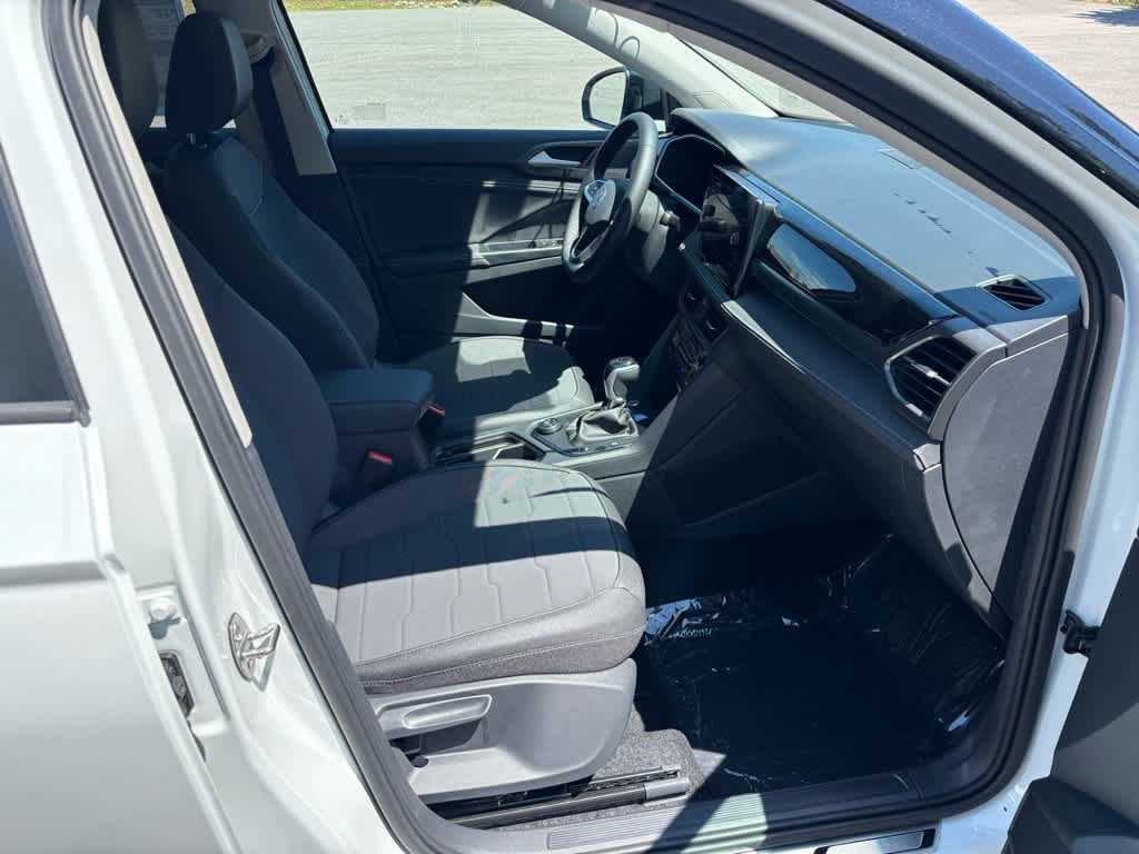 2025 Volkswagen Taos SE photo 4