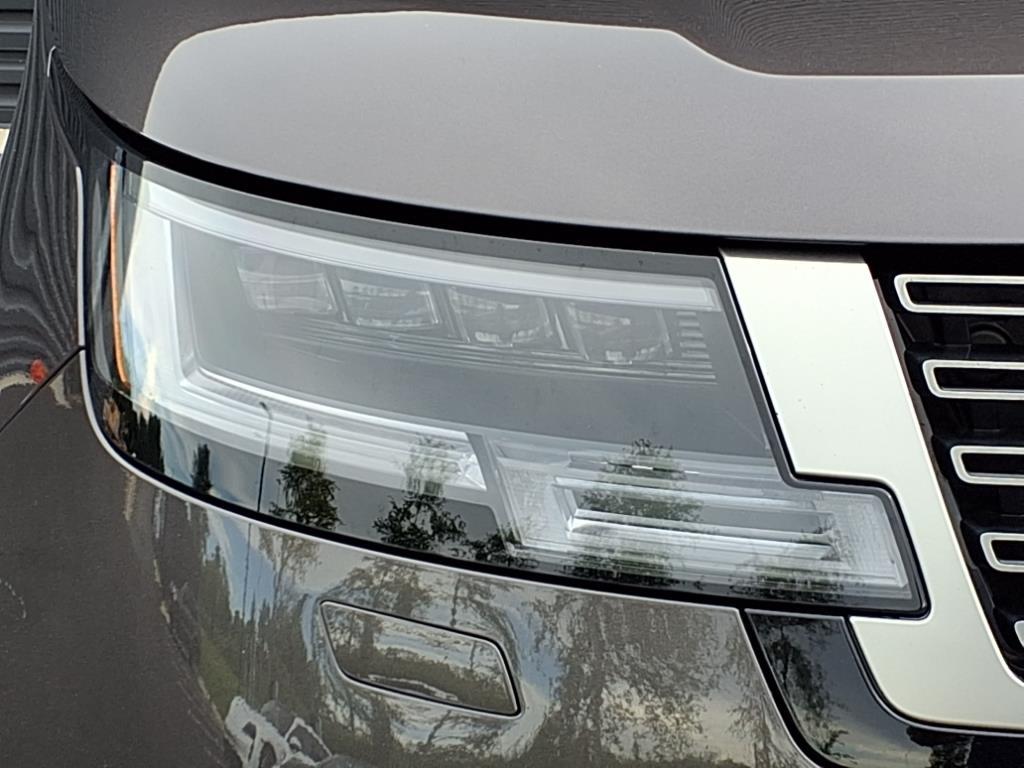 2023 Land Rover Range Rover SE photo 30