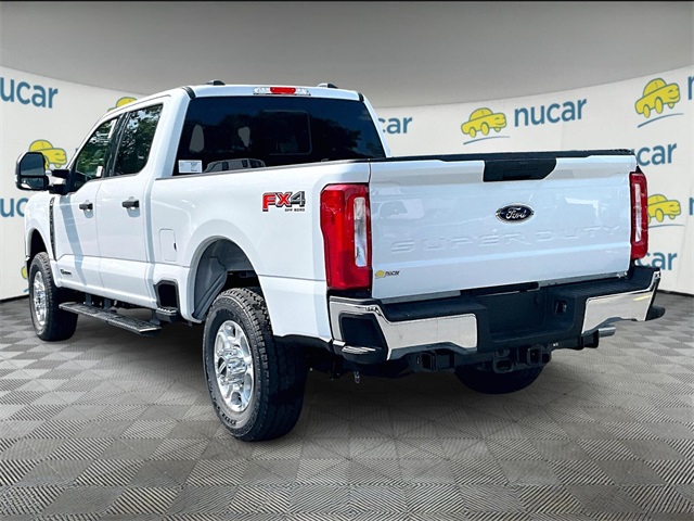 2025 Ford F-350 photo 3