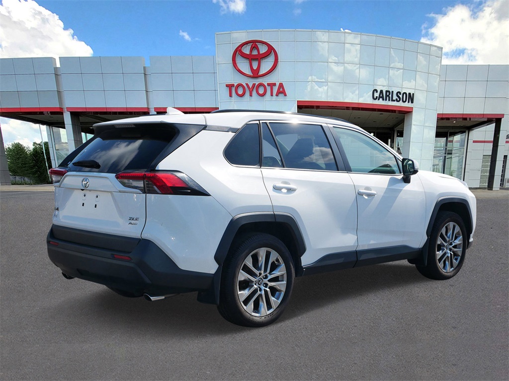 2019 Toyota RAV4 XLE Premium photo 3