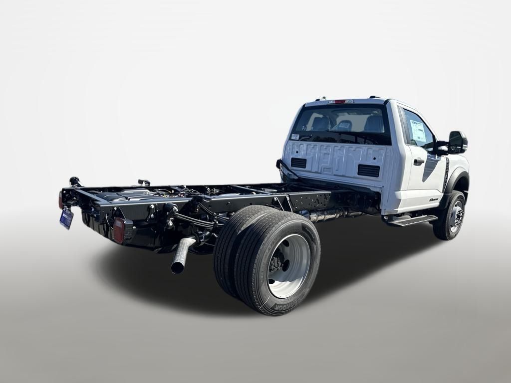 2025 Ford F-600 photo 4