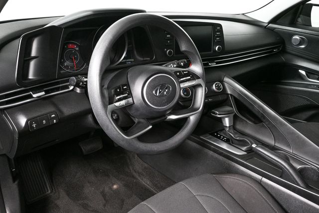 2023 Hyundai Elantra SE photo 4