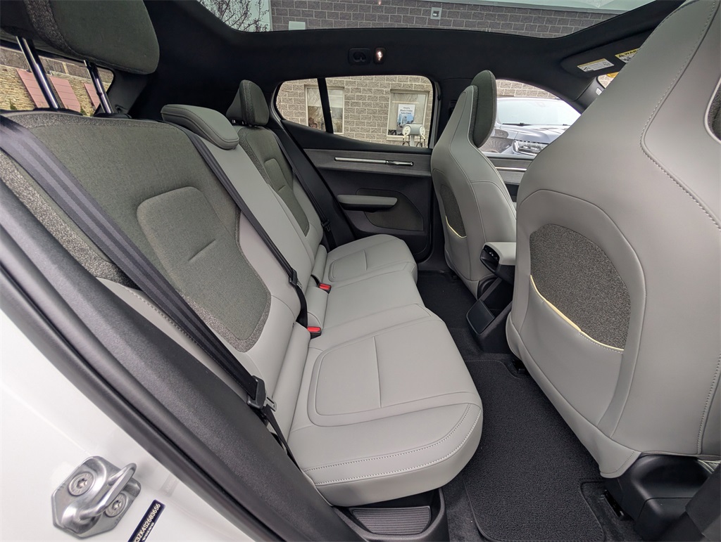 2025 Volvo EX30 Plus photo 3