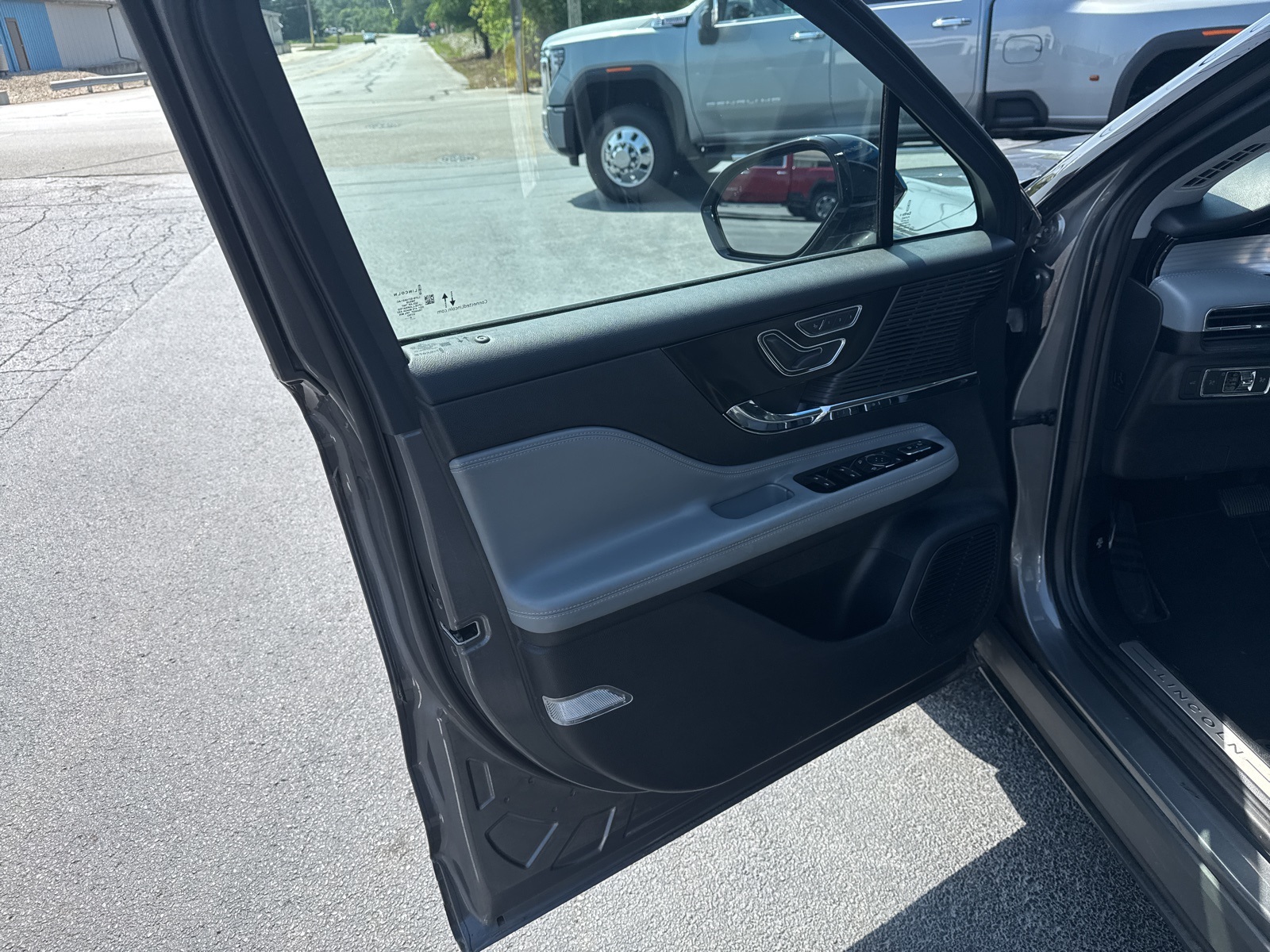 2021 Lincoln Corsair Standard photo 18