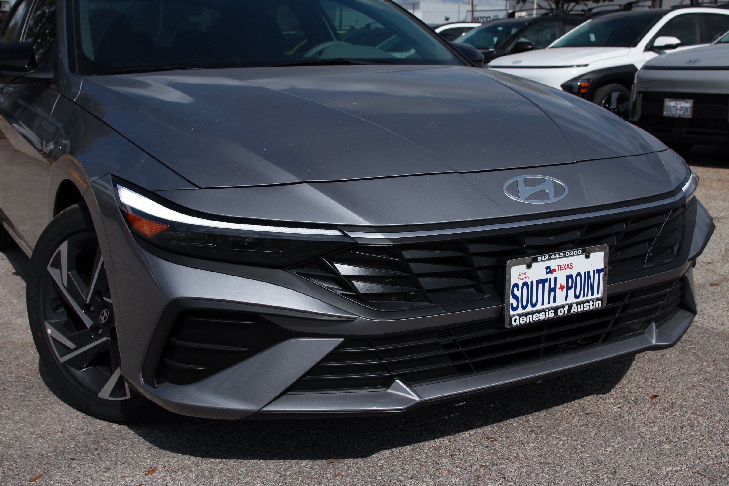 2025 Hyundai Elantra SEL Sport photo 2