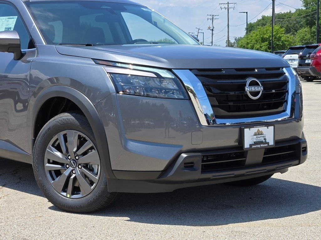 2025 Nissan Pathfinder SV photo 2