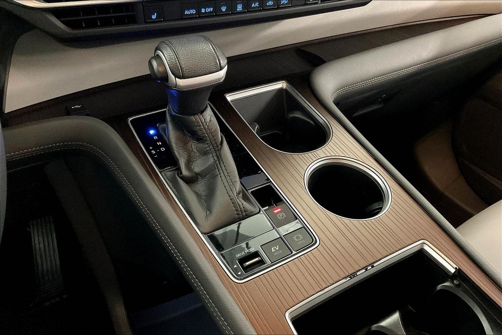 2021 Toyota Sienna XLE photo 32