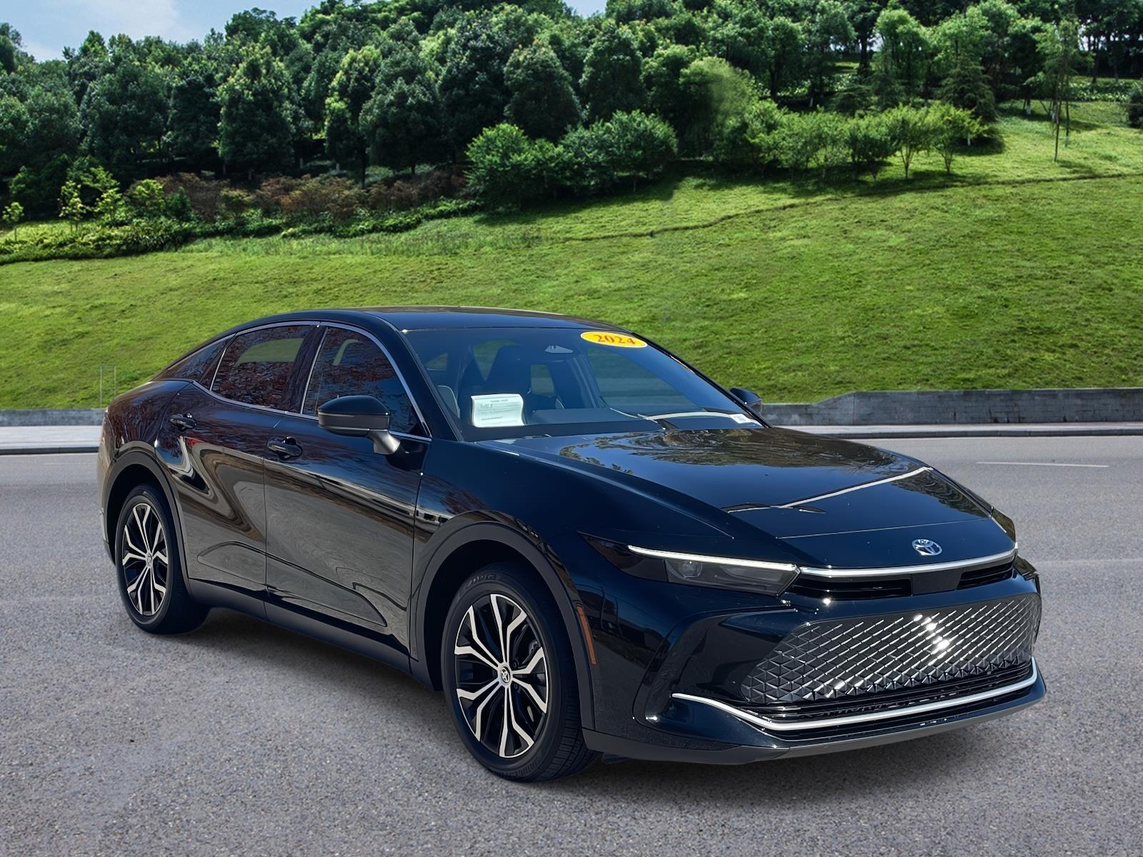 2024 Toyota Crown XLE's photo