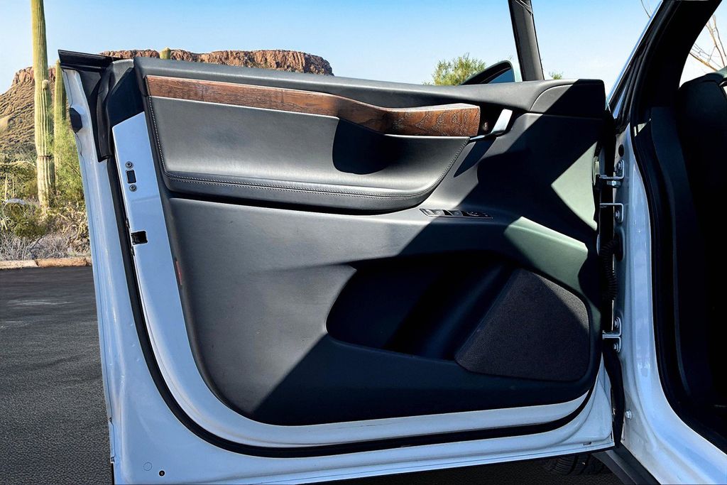 2020 Tesla Model X Long Range photo 21