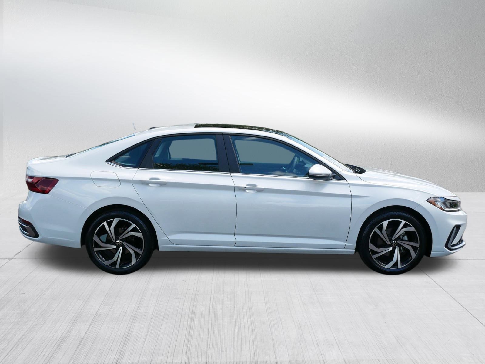 2025 Volkswagen Jetta SEL photo 8