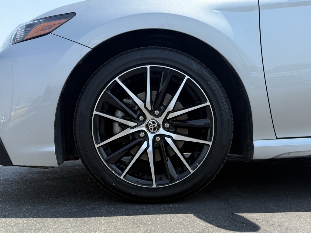 2022 Toyota Camry SE photo 2
