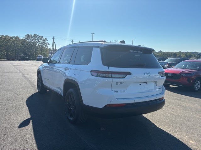 2022 Jeep Grand Cherokee Limited photo 2