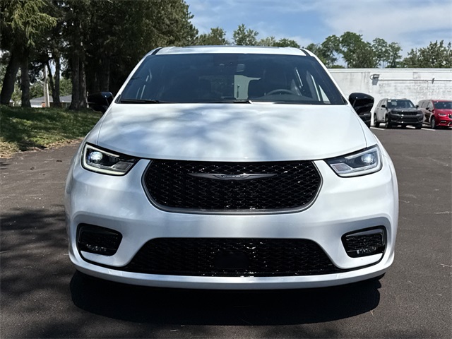2026 Chrysler Pacifica photo 35