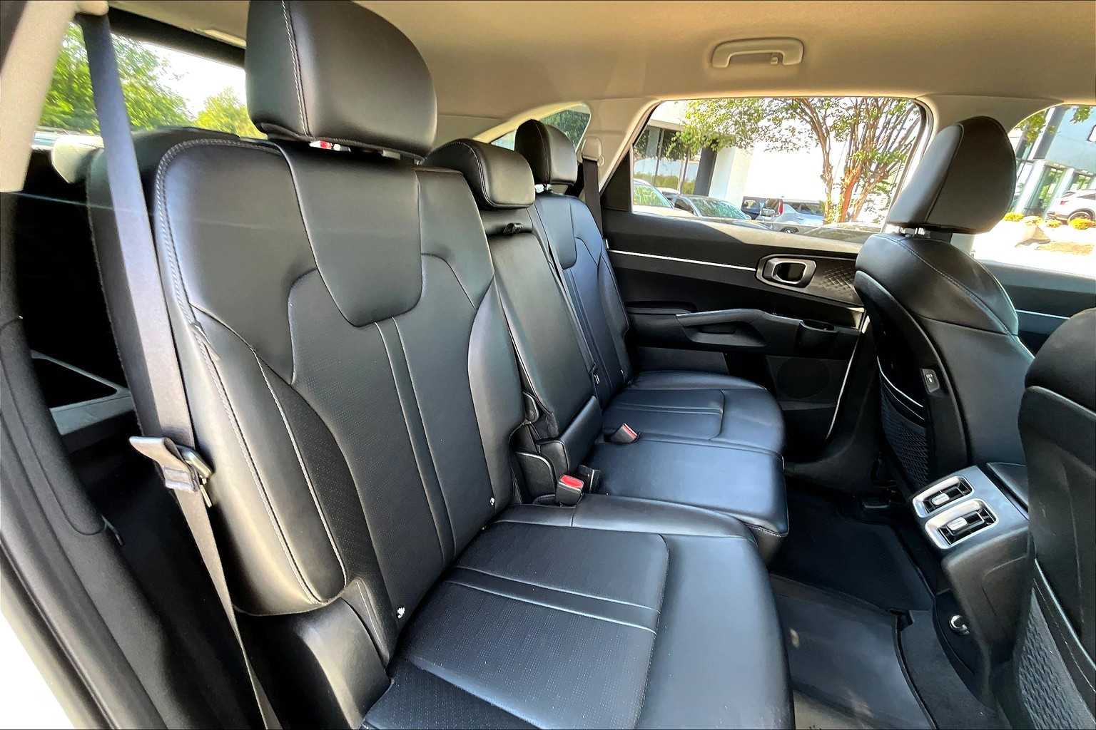 2024 Kia Sorento S photo 17