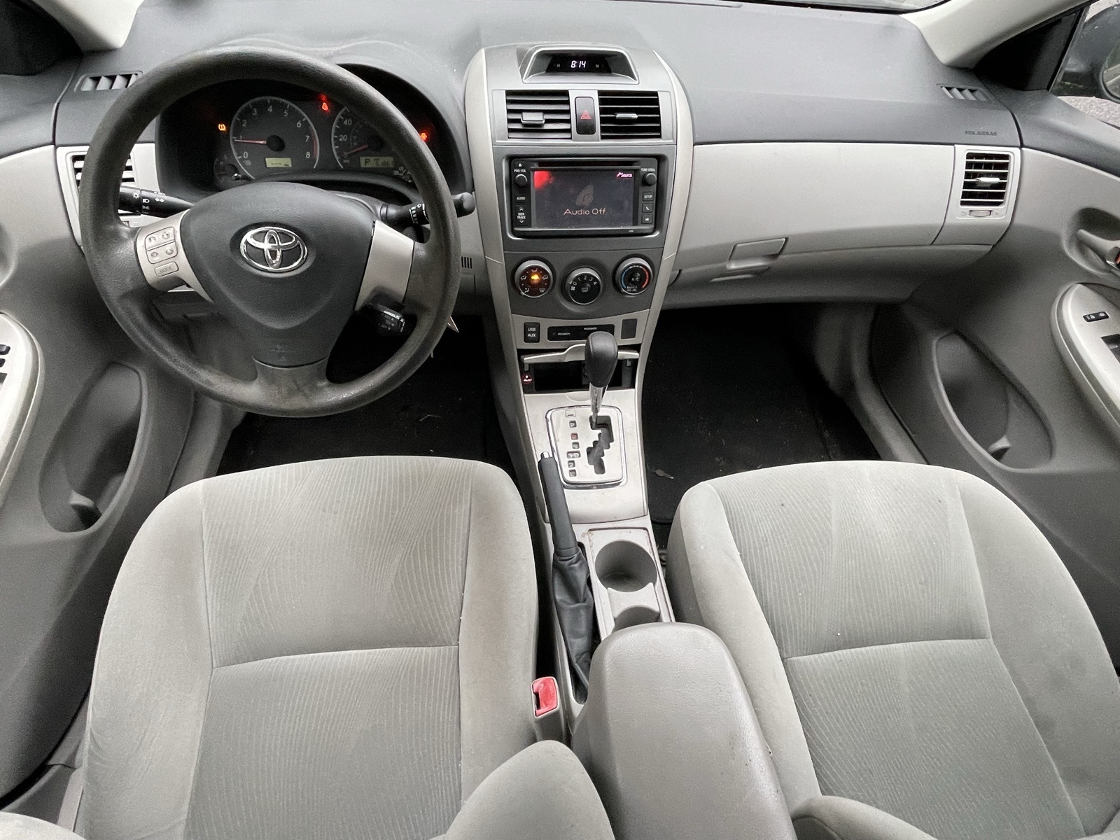 2013 Toyota Corolla LE photo 12